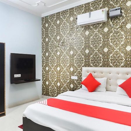 Oyo 70489 Hotel Tajvar Siwān Extérieur photo