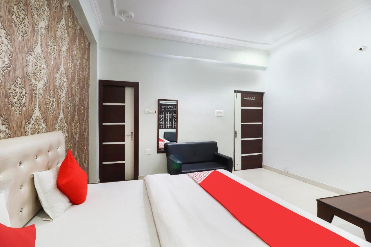 Oyo 70489 Hotel Tajvar Siwān Extérieur photo