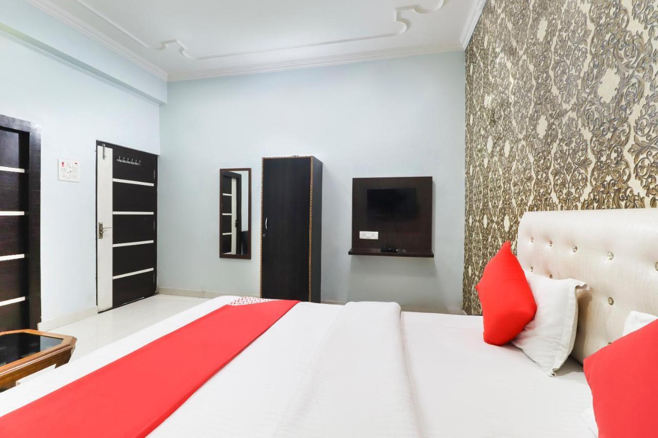 Oyo 70489 Hotel Tajvar Siwān Extérieur photo